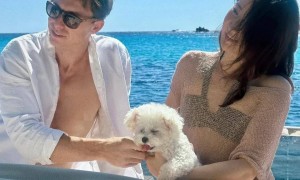 陈赫前妻晒新老公！38岁许婧坐游艇出海，外籍丈夫一双蓝眼睛超帅