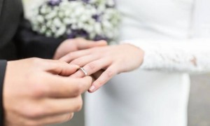 上海情侣在塞班岛"激情"结了个婚? 回国想分手却傻眼": 需诉讼离婚